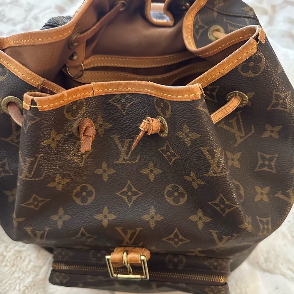 Louis Vuitton - Picture 10 of 16